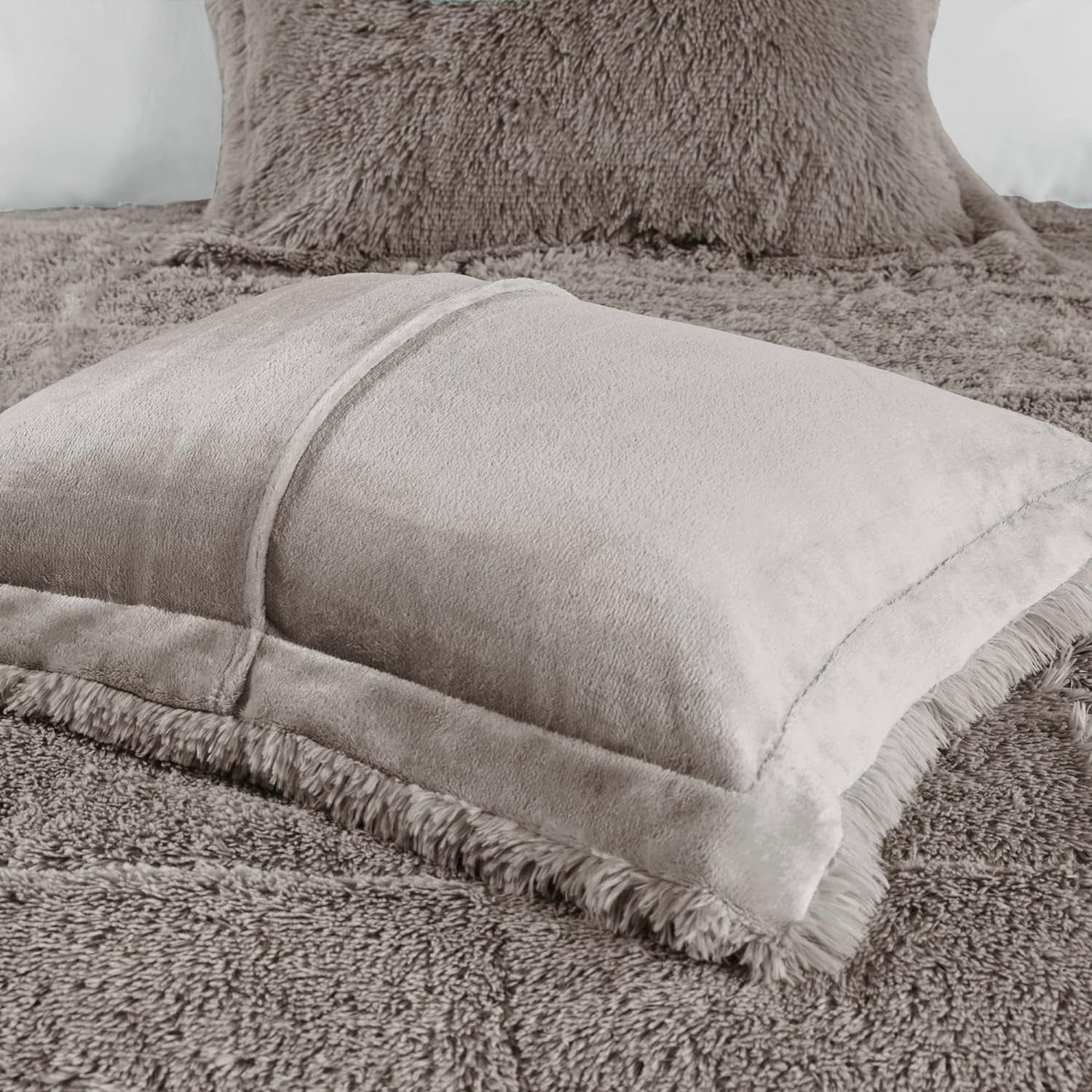 Soft Shaggy Comforter Set, Long Faux Fur Cozy down Alternative, Modern Casual Ultra Soft All Season Fluffy Bedding with Matching Sham, King/Cal King, Grey 3 Piece